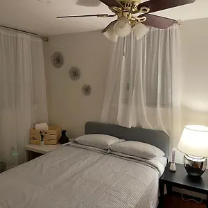 Lovely And Comfort 10 Min Lga,20 Min Manhattan Homestay New York